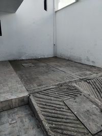 Estacionamiento con rampa en la entrada de la casa